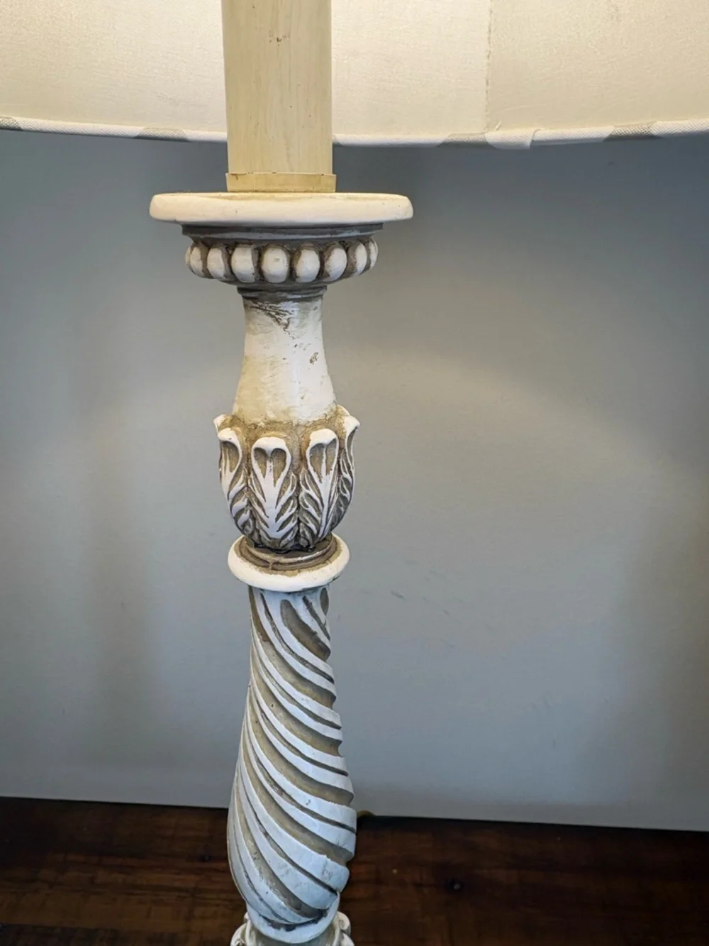 Vintage - Style Table Lamp With a Distressed White Finish/  Lattice Drum Shade - Picture 6 of 15